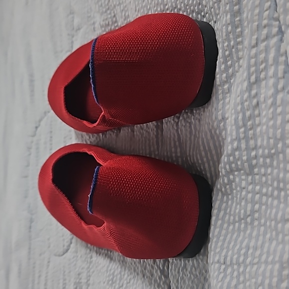 Red Rothy's round toe 8.5 - Picture 3 of 5
